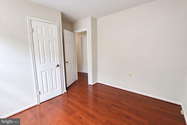 1412 BAYSHIRE LN, Herndon, VA 20170