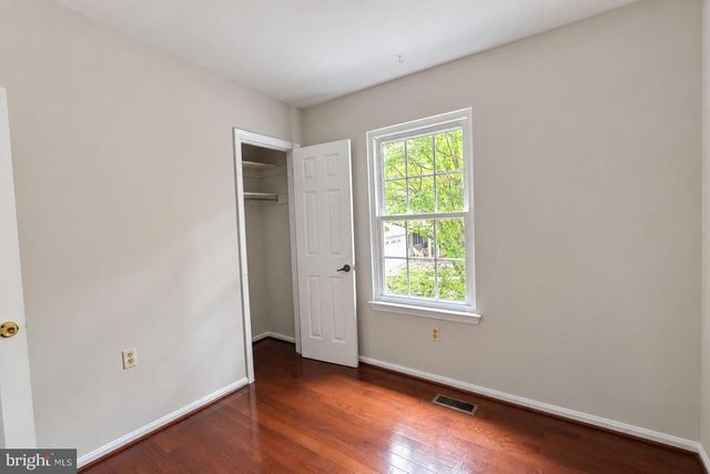 1412 BAYSHIRE LN, Herndon, VA 20170