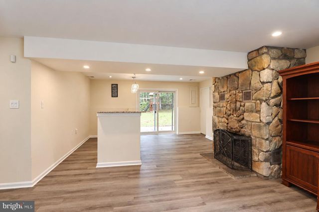 1412 BAYSHIRE LN, Herndon, VA 20170
