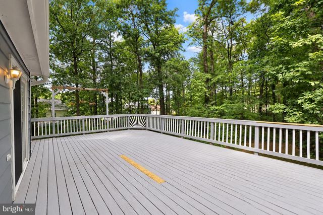 1412 BAYSHIRE LN, Herndon, VA 20170