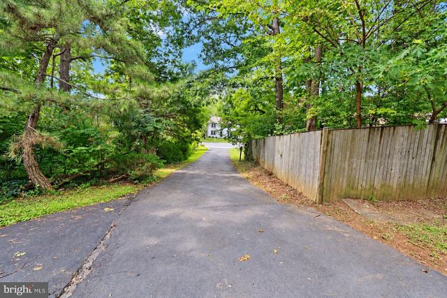 1412 BAYSHIRE LN, Herndon, VA 20170