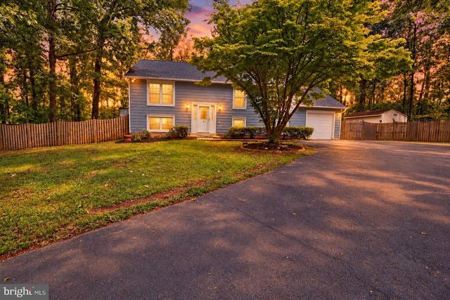 1412 BAYSHIRE LN, Herndon, VA 20170