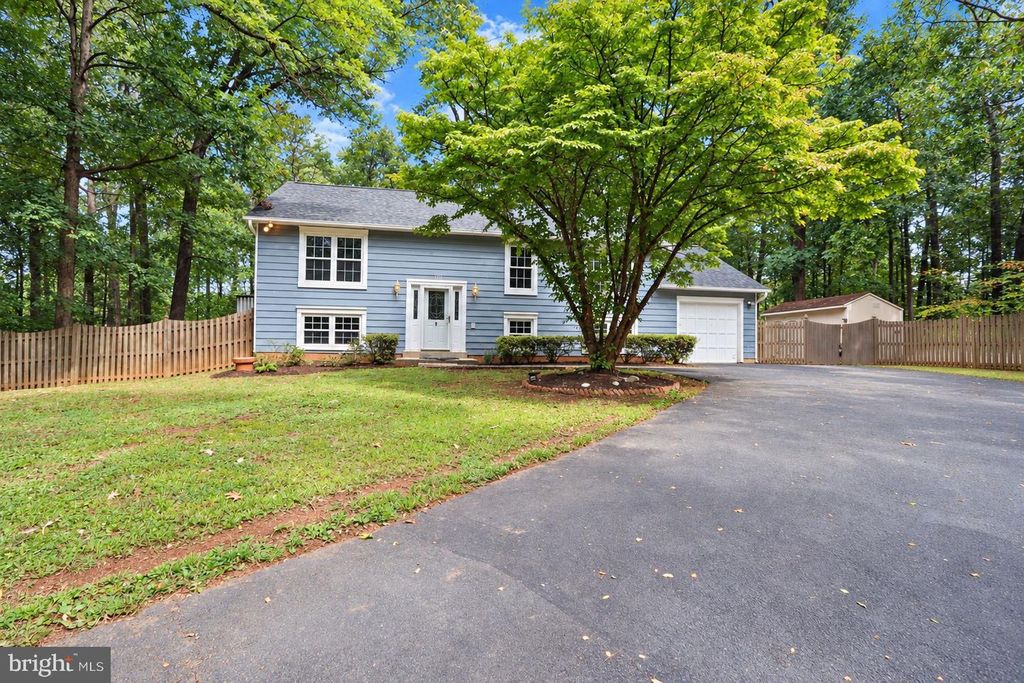 1412 BAYSHIRE LN, Herndon, VA 20170