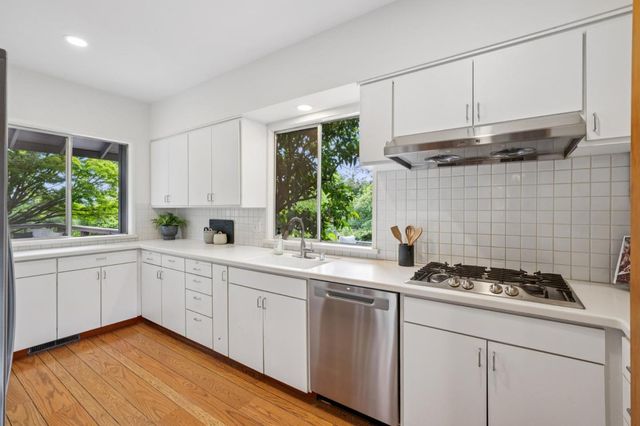 25845 Springhill Drive, Los Altos Hills, CA 94022