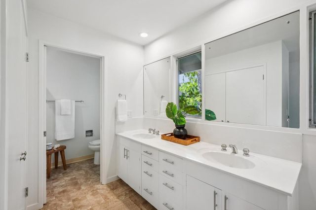 25845 Springhill Drive, Los Altos Hills, CA 94022