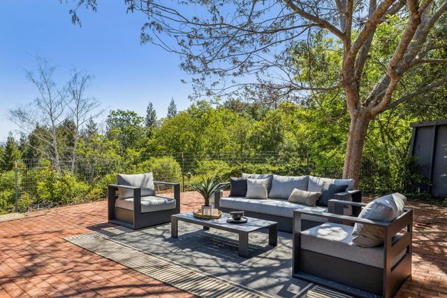 25845 Springhill Drive, Los Altos Hills, CA 94022