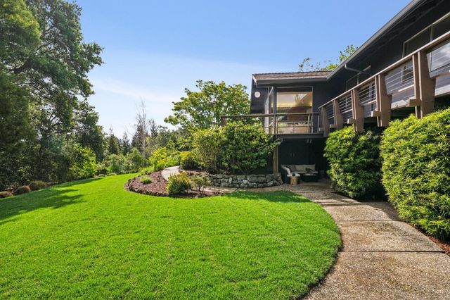 25845 Springhill Drive, Los Altos Hills, CA 94022