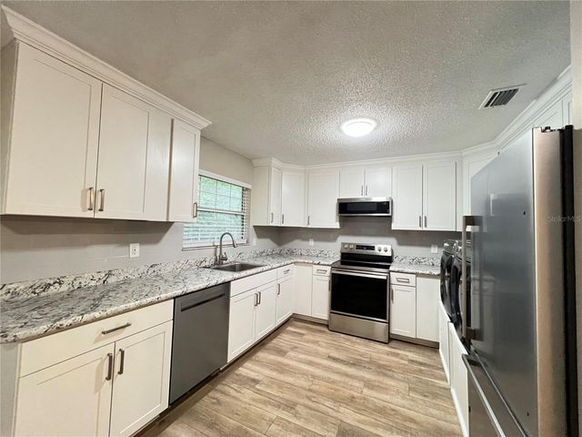 9315 PINE LANE, Ocala, FL 34472