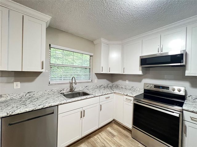 9315 PINE LANE, Ocala, FL 34472