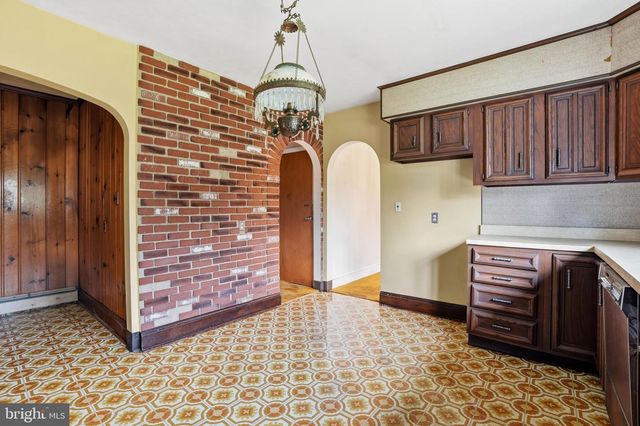 4 FLOWER HILL LN, Pennington, NJ 08534