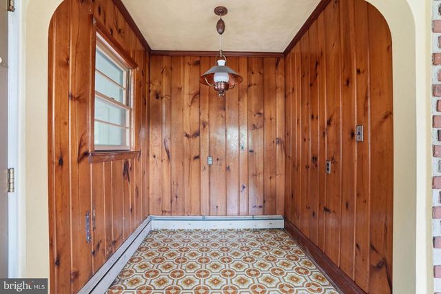 4 FLOWER HILL LN, Pennington, NJ 08534
