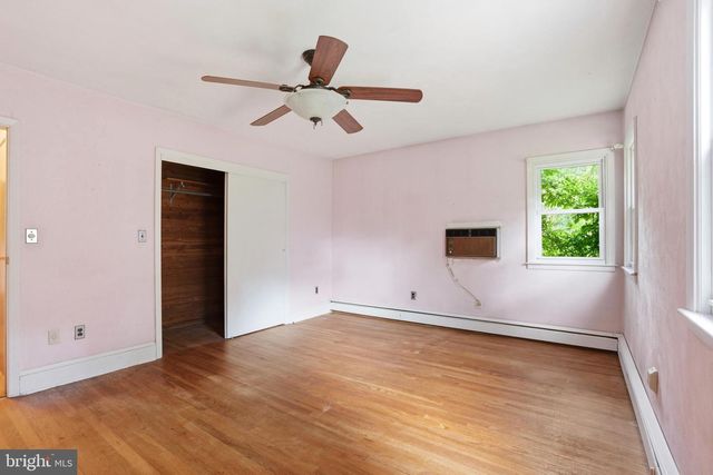 4 FLOWER HILL LN, Pennington, NJ 08534