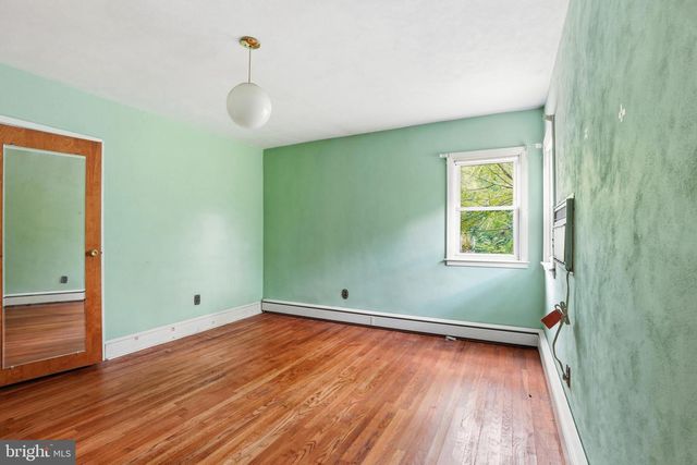 4 FLOWER HILL LN, Pennington, NJ 08534