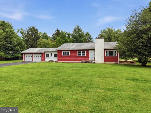 4 FLOWER HILL LN, Pennington, NJ 08534