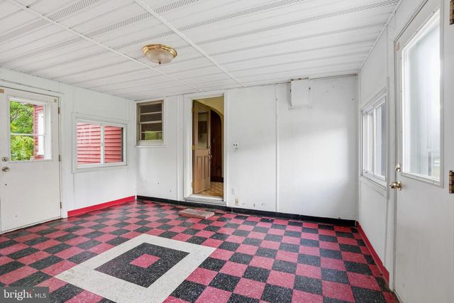 4 FLOWER HILL LN, Pennington, NJ 08534