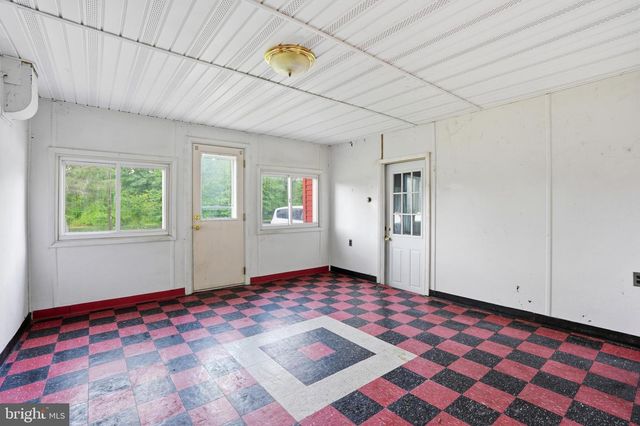 4 FLOWER HILL LN, Pennington, NJ 08534