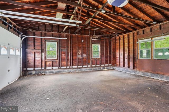 4 FLOWER HILL LN, Pennington, NJ 08534