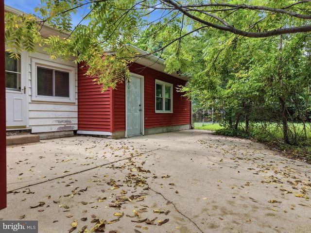 4 FLOWER HILL LN, Pennington, NJ 08534