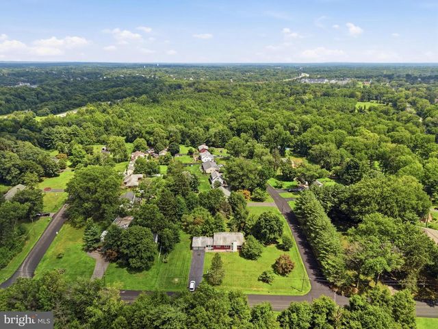 4 FLOWER HILL LN, Pennington, NJ 08534