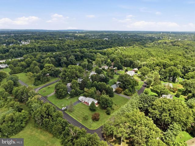 4 FLOWER HILL LN, Pennington, NJ 08534