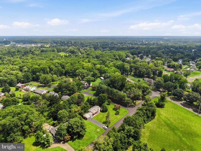 4 FLOWER HILL LN, Pennington, NJ 08534