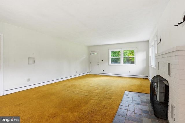 4 FLOWER HILL LN, Pennington, NJ 08534