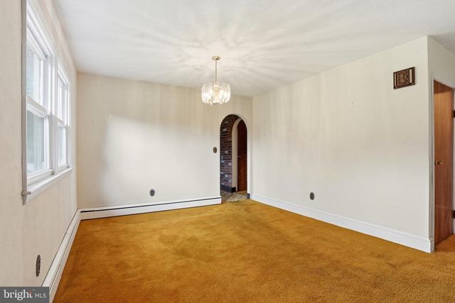 4 FLOWER HILL LN, Pennington, NJ 08534