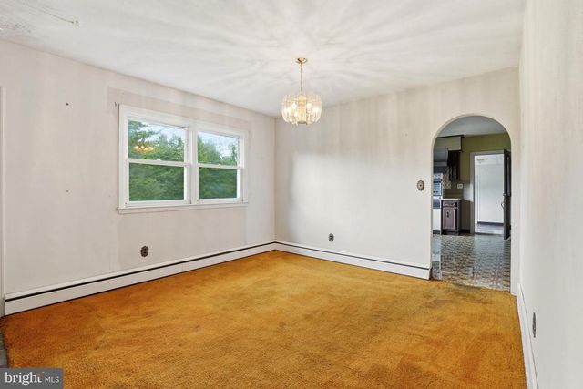 4 FLOWER HILL LN, Pennington, NJ 08534