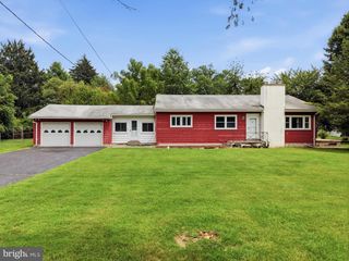 4 FLOWER HILL LN, Pennington, NJ 08534