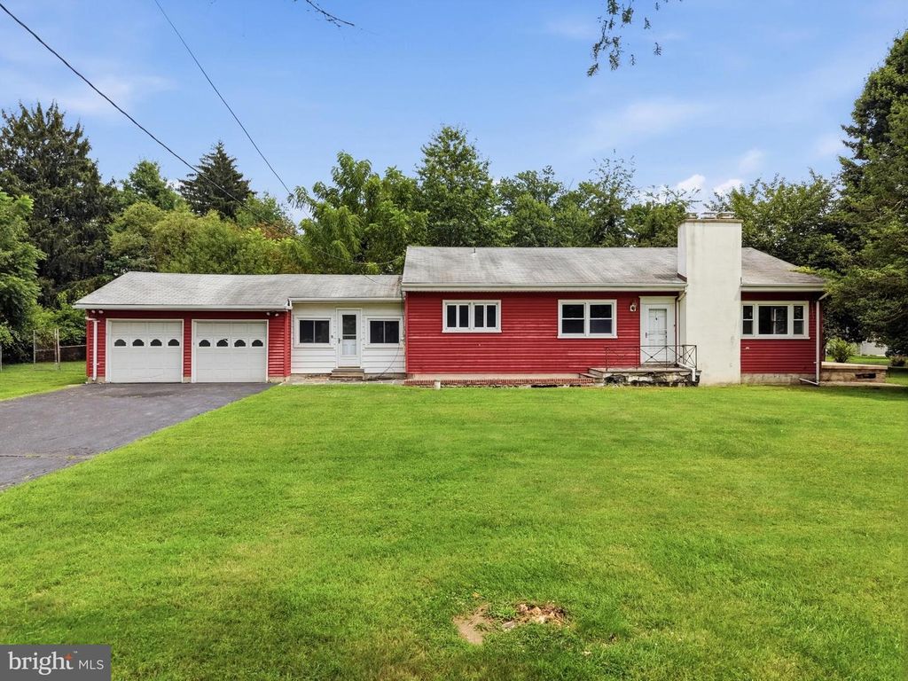 4 FLOWER HILL LN, Pennington, NJ 08534