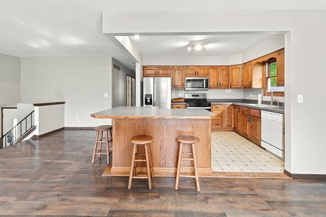 3330 Fairview Drive, Bettendorf, IA 52722