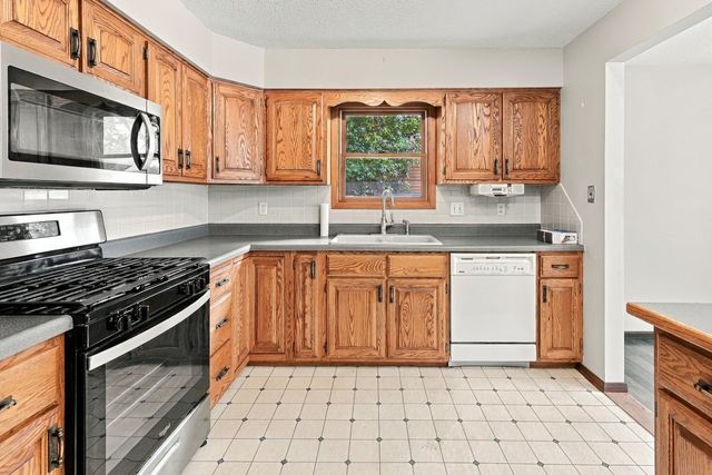 3330 Fairview Drive, Bettendorf, IA 52722