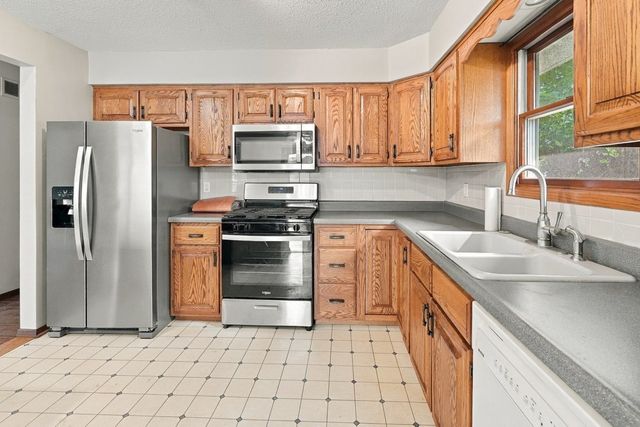 3330 Fairview Drive, Bettendorf, IA 52722