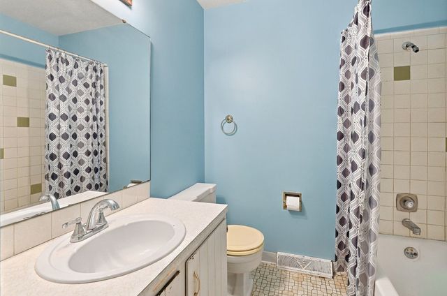 3330 Fairview Drive, Bettendorf, IA 52722