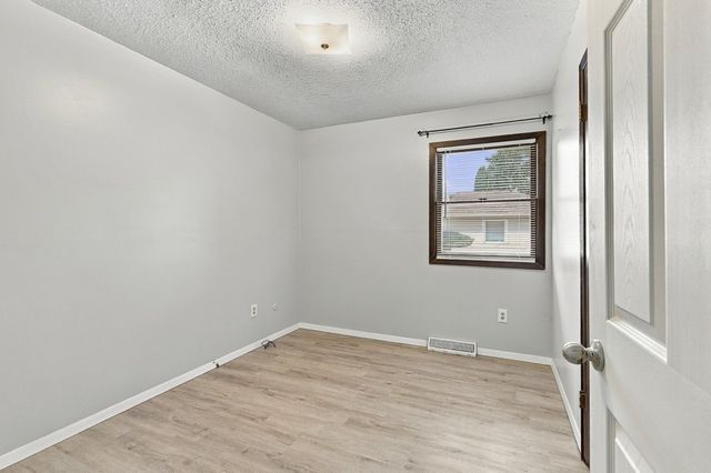 3330 Fairview Drive, Bettendorf, IA 52722