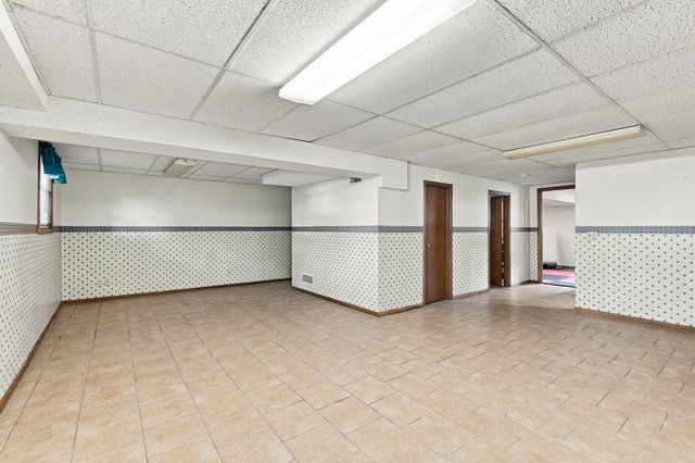 3330 Fairview Drive, Bettendorf, IA 52722