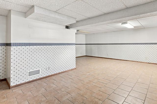 3330 Fairview Drive, Bettendorf, IA 52722