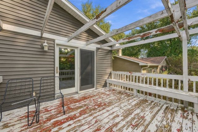 3330 Fairview Drive, Bettendorf, IA 52722