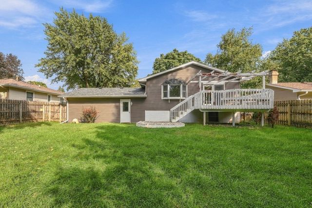 3330 Fairview Drive, Bettendorf, IA 52722