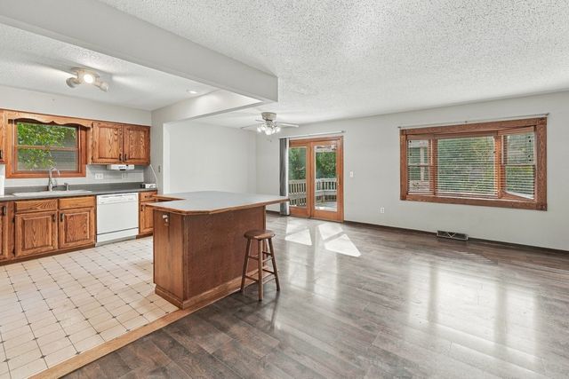 3330 Fairview Drive, Bettendorf, IA 52722
