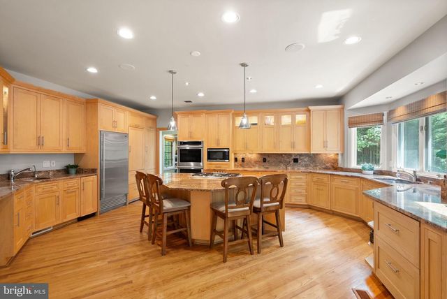 7016 WINTERBERRY LN, Bethesda, MD 20817