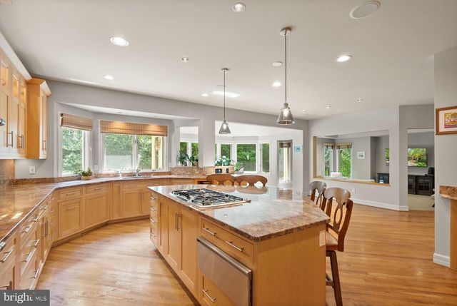 7016 WINTERBERRY LN, Bethesda, MD 20817