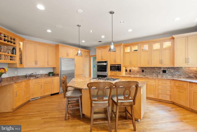 7016 WINTERBERRY LN, Bethesda, MD 20817