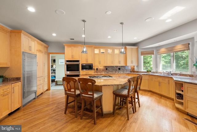 7016 WINTERBERRY LN, Bethesda, MD 20817