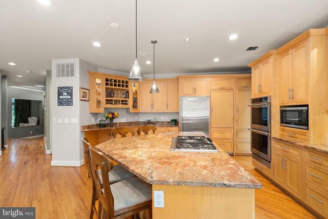 7016 WINTERBERRY LN, Bethesda, MD 20817