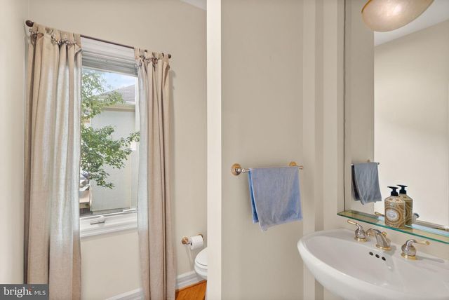 7016 WINTERBERRY LN, Bethesda, MD 20817