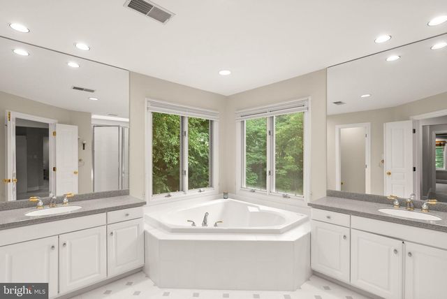 7016 WINTERBERRY LN, Bethesda, MD 20817
