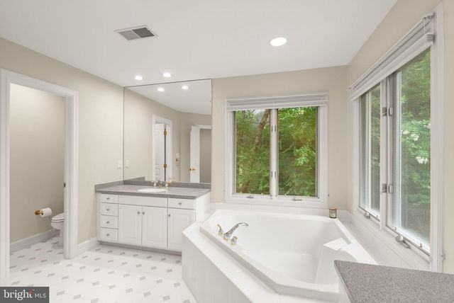7016 WINTERBERRY LN, Bethesda, MD 20817