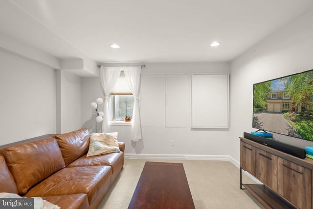 7016 WINTERBERRY LN, Bethesda, MD 20817