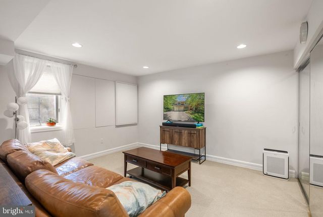 7016 WINTERBERRY LN, Bethesda, MD 20817